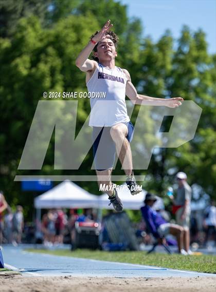 Thumbnail 1 in UHSAA 6A Finals (Long Jump) photogallery.