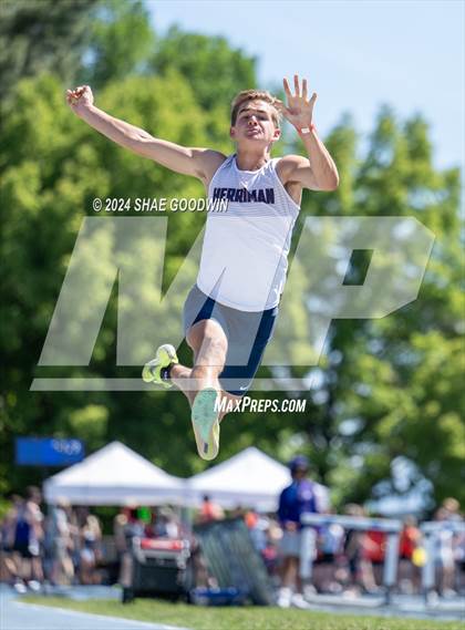 Thumbnail 1 in UHSAA 6A Finals (Long Jump) photogallery.