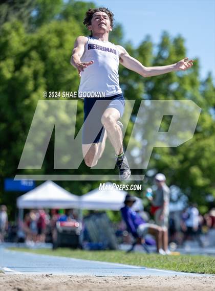 Thumbnail 2 in UHSAA 6A Finals (Long Jump) photogallery.