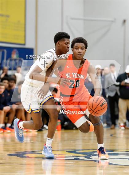 Thumbnail 3 in Whitney Young vs Simeon (IHSA 4A Super Sectional Semifinal) photogallery.