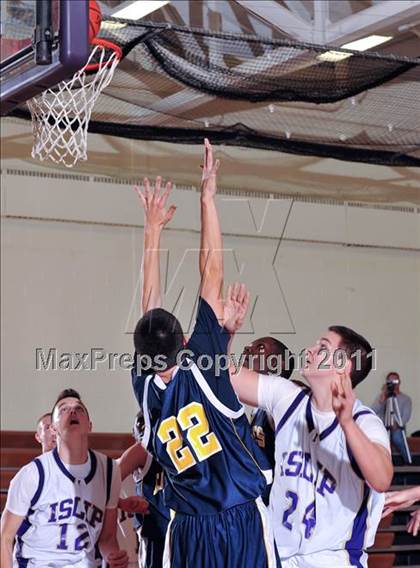 Thumbnail 2 in Islip Booster Club Holiday Tournament photogallery.
