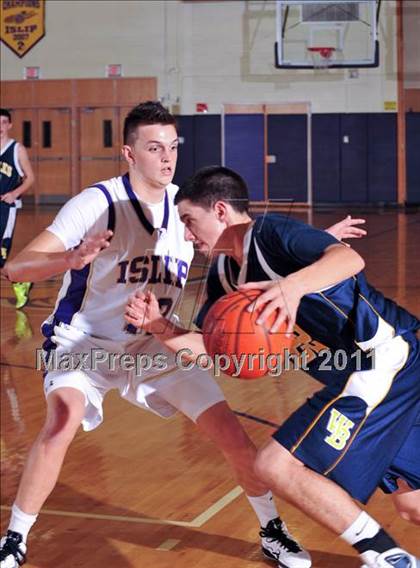 Thumbnail 2 in Islip Booster Club Holiday Tournament photogallery.