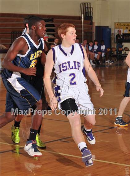 Thumbnail 2 in Islip Booster Club Holiday Tournament photogallery.
