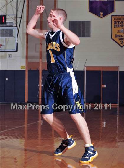 Thumbnail 2 in Islip Booster Club Holiday Tournament photogallery.