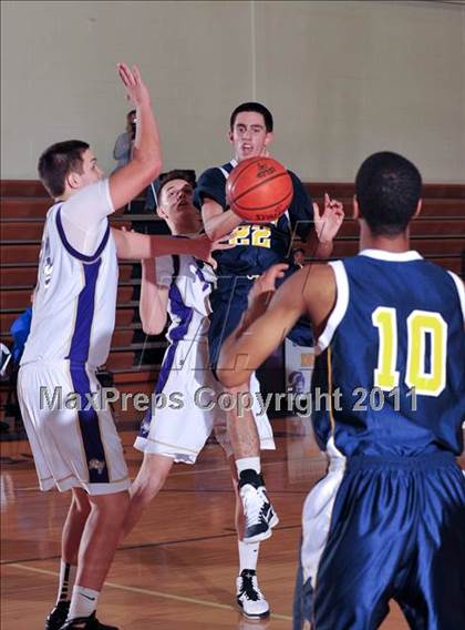 Thumbnail 3 in Islip Booster Club Holiday Tournament photogallery.
