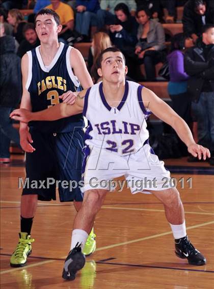 Thumbnail 2 in Islip Booster Club Holiday Tournament photogallery.
