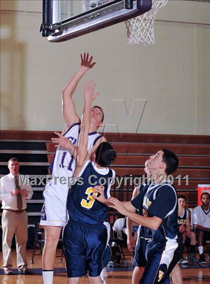 Thumbnail 2 in Islip Booster Club Holiday Tournament photogallery.