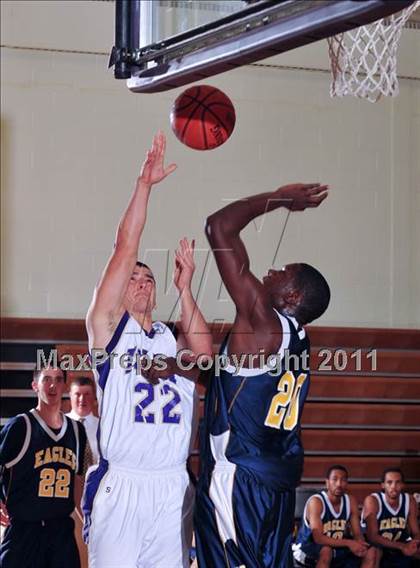 Thumbnail 2 in Islip Booster Club Holiday Tournament photogallery.