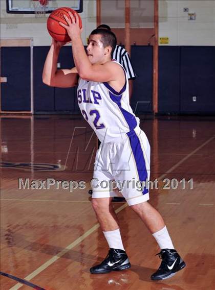Thumbnail 3 in Islip Booster Club Holiday Tournament photogallery.