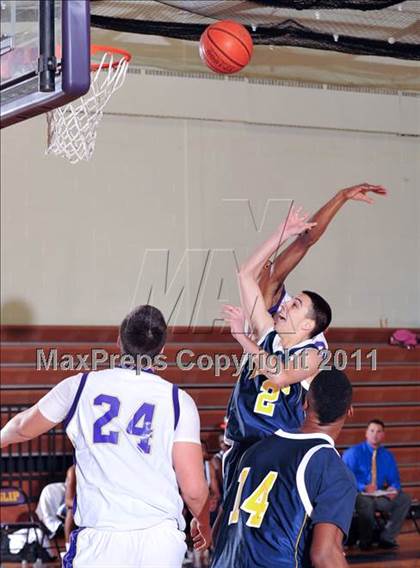 Thumbnail 2 in Islip Booster Club Holiday Tournament photogallery.