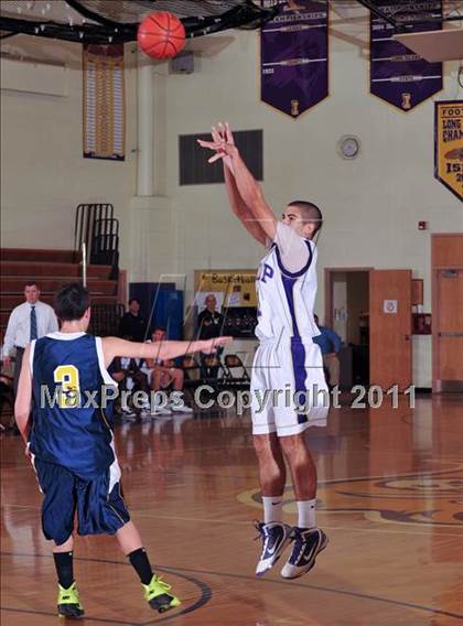 Thumbnail 3 in Islip Booster Club Holiday Tournament photogallery.