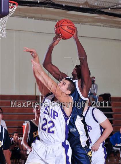 Thumbnail 1 in Islip Booster Club Holiday Tournament photogallery.