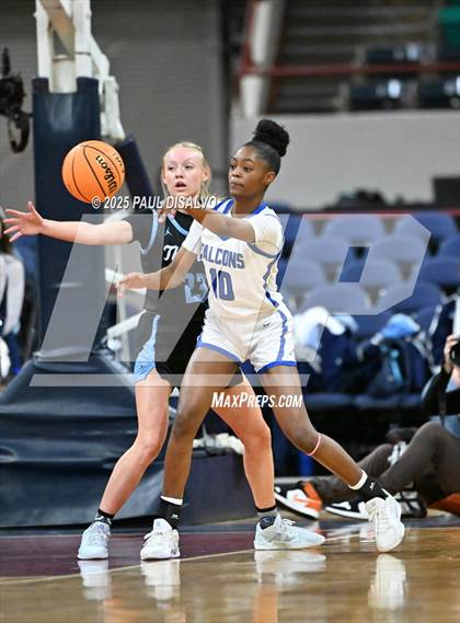 Thumbnail 2 in Riverdale Ridge vs. Highlands Ranch (CHSAA 6A Great 8) photogallery.