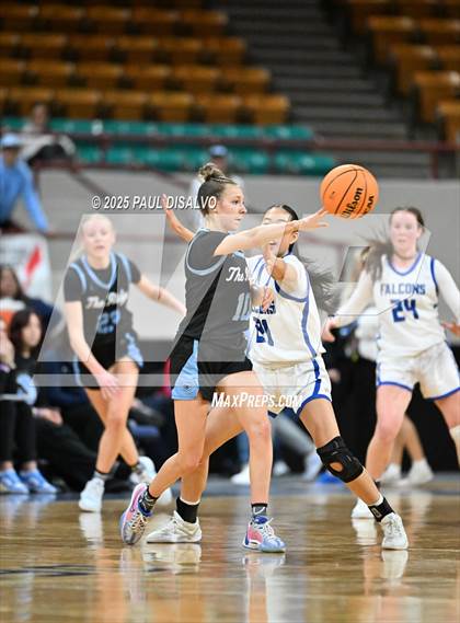 Thumbnail 2 in Riverdale Ridge vs. Highlands Ranch (CHSAA 6A Great 8) photogallery.