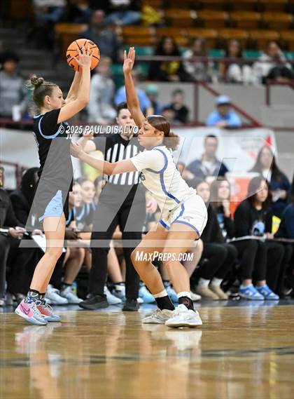 Thumbnail 2 in Riverdale Ridge vs. Highlands Ranch (CHSAA 6A Great 8) photogallery.