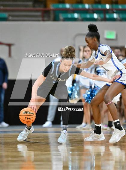 Thumbnail 3 in Riverdale Ridge vs. Highlands Ranch (CHSAA 6A Great 8) photogallery.