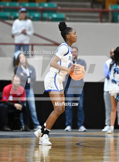 Thumbnail 3 in Riverdale Ridge vs. Highlands Ranch (CHSAA 6A Great 8) photogallery.