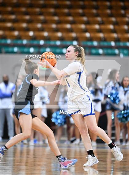 Thumbnail 3 in Riverdale Ridge vs. Highlands Ranch (CHSAA 6A Great 8) photogallery.