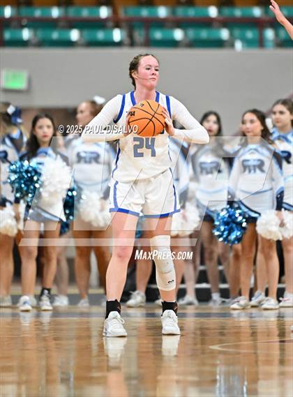 Thumbnail 3 in Riverdale Ridge vs. Highlands Ranch (CHSAA 6A Great 8) photogallery.