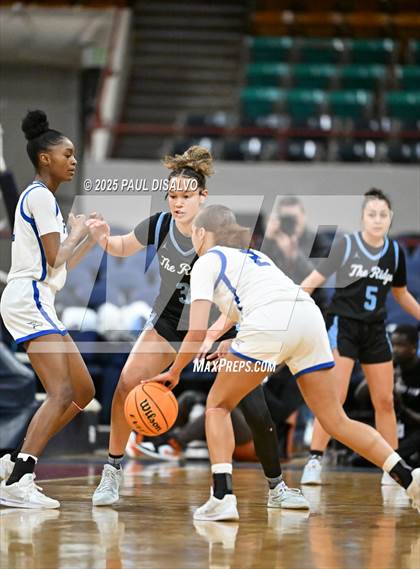 Thumbnail 2 in Riverdale Ridge vs. Highlands Ranch (CHSAA 6A Great 8) photogallery.