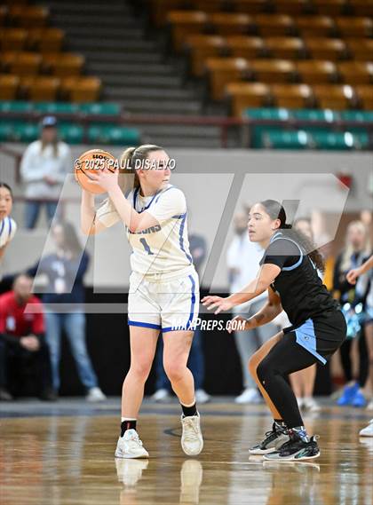 Thumbnail 2 in Riverdale Ridge vs. Highlands Ranch (CHSAA 6A Great 8) photogallery.