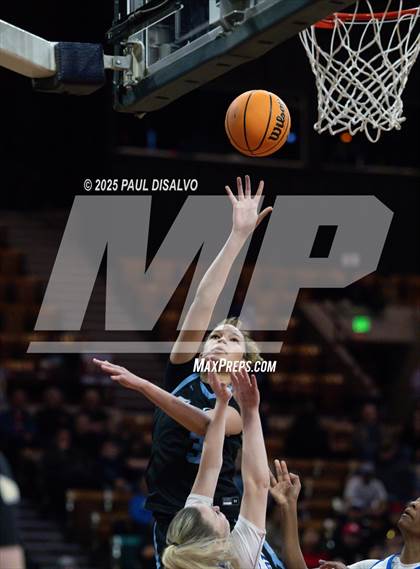 Thumbnail 2 in Riverdale Ridge vs. Highlands Ranch (CHSAA 6A Great 8) photogallery.
