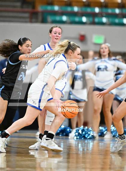 Thumbnail 3 in Riverdale Ridge vs. Highlands Ranch (CHSAA 6A Great 8) photogallery.