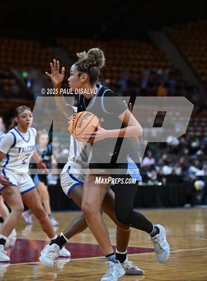 Thumbnail 3 in Riverdale Ridge vs. Highlands Ranch (CHSAA 6A Great 8) photogallery.