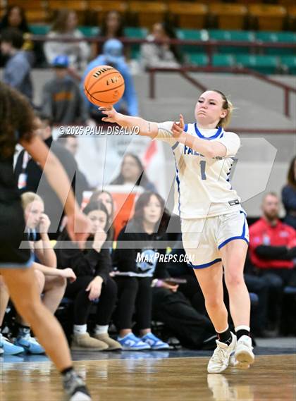 Thumbnail 2 in Riverdale Ridge vs. Highlands Ranch (CHSAA 6A Great 8) photogallery.