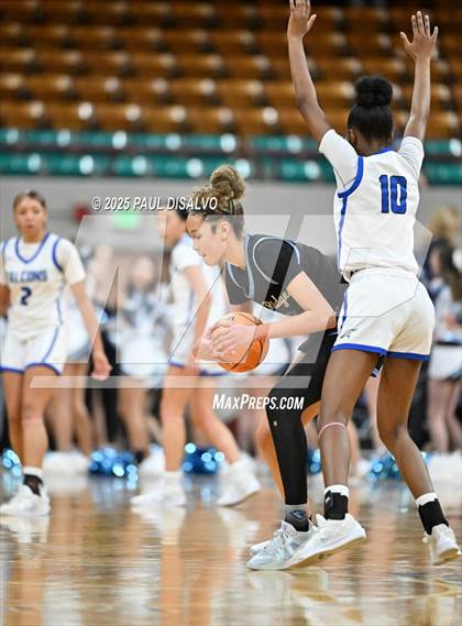 Thumbnail 2 in Riverdale Ridge vs. Highlands Ranch (CHSAA 6A Great 8) photogallery.