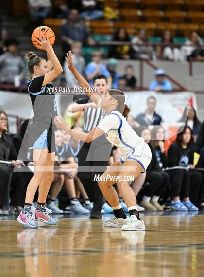 Thumbnail 3 in Riverdale Ridge vs. Highlands Ranch (CHSAA 6A Great 8) photogallery.