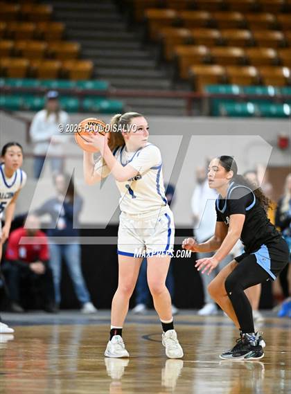 Thumbnail 3 in Riverdale Ridge vs. Highlands Ranch (CHSAA 6A Great 8) photogallery.