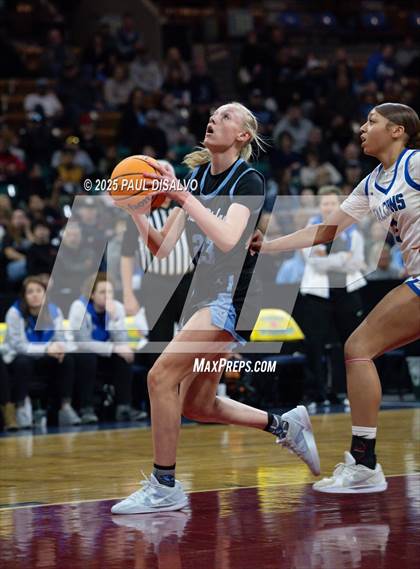 Thumbnail 3 in Riverdale Ridge vs. Highlands Ranch (CHSAA 6A Great 8) photogallery.