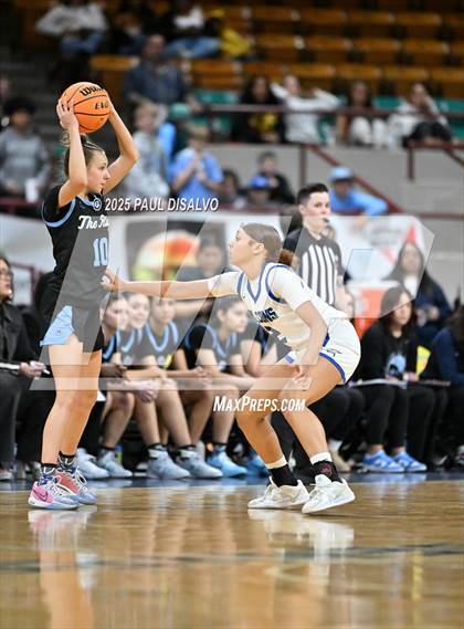 Thumbnail 2 in Riverdale Ridge vs. Highlands Ranch (CHSAA 6A Great 8) photogallery.