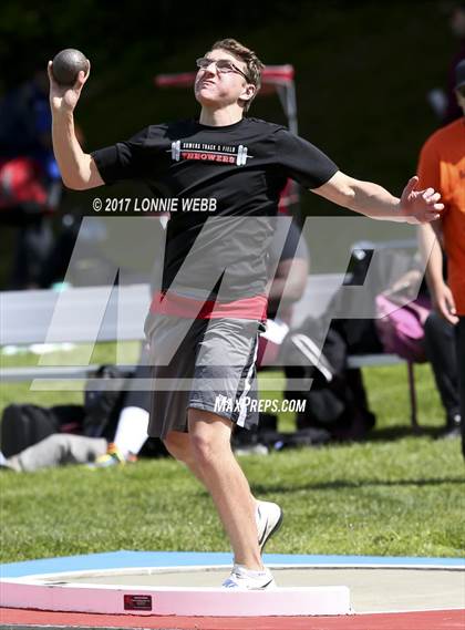 Thumbnail 3 in 50th Annual Loucks Games (Men's Shot Put) photogallery.