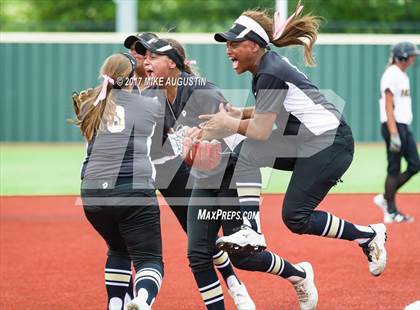 Thumbnail 2 in Forney vs. The Colony (UIL 5A Regional Final) photogallery.