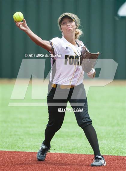 Thumbnail 2 in Forney vs. The Colony (UIL 5A Regional Final) photogallery.