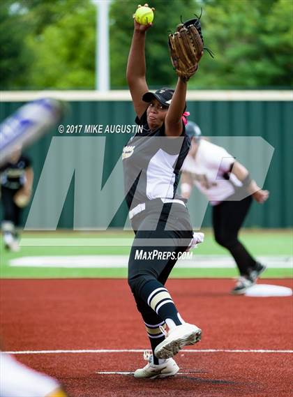 Thumbnail 2 in Forney vs. The Colony (UIL 5A Regional Final) photogallery.