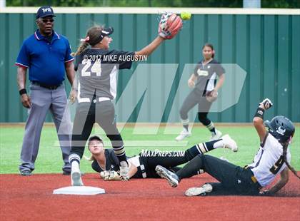 Thumbnail 1 in Forney vs. The Colony (UIL 5A Regional Final) photogallery.