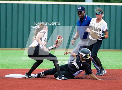Thumbnail 2 in Forney vs. The Colony (UIL 5A Regional Final) photogallery.