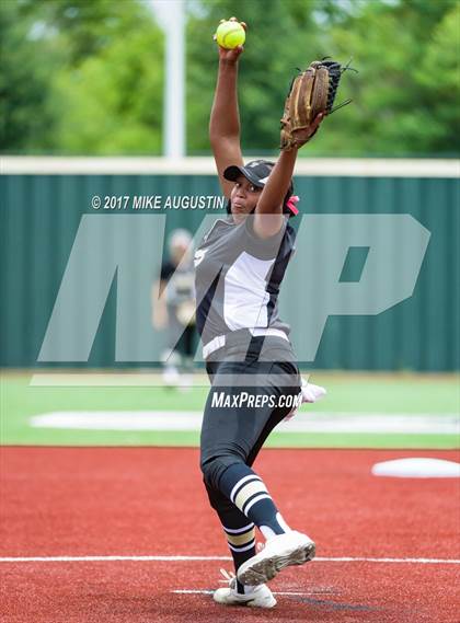 Thumbnail 2 in Forney vs. The Colony (UIL 5A Regional Final) photogallery.