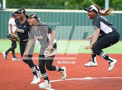 Thumbnail 1 in Forney vs. The Colony (UIL 5A Regional Final) photogallery.