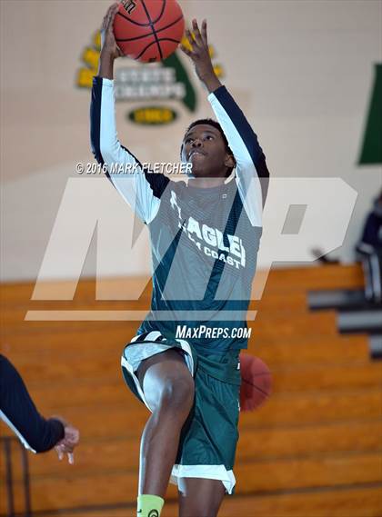 Thumbnail 2 in University vs Flagler Palm Coast (DeLand Holiday Tournament) photogallery.