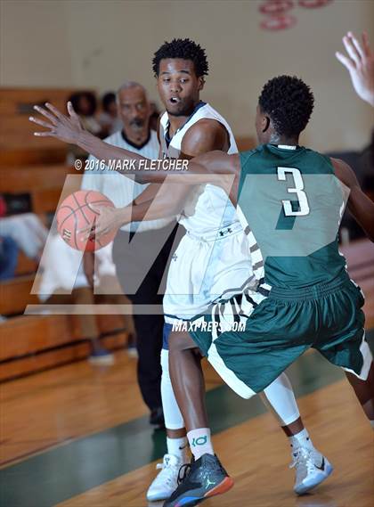Thumbnail 3 in University vs Flagler Palm Coast (DeLand Holiday Tournament) photogallery.