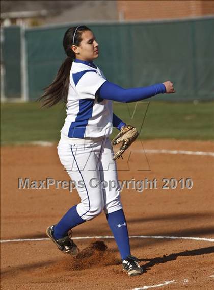 Thumbnail 2 in Summit vs. Midlothian (Mansfield Varsity Softball Tournament) photogallery.
