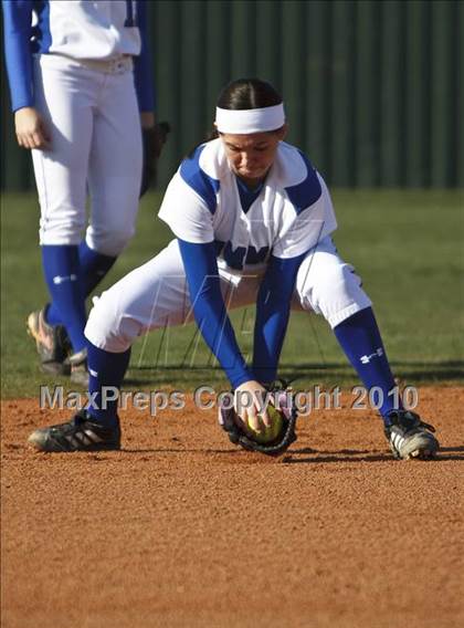 Thumbnail 3 in Summit vs. Midlothian (Mansfield Varsity Softball Tournament) photogallery.