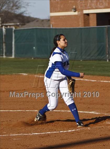 Thumbnail 2 in Summit vs. Midlothian (Mansfield Varsity Softball Tournament) photogallery.