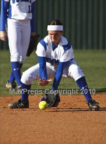 Thumbnail 2 in Summit vs. Midlothian (Mansfield Varsity Softball Tournament) photogallery.