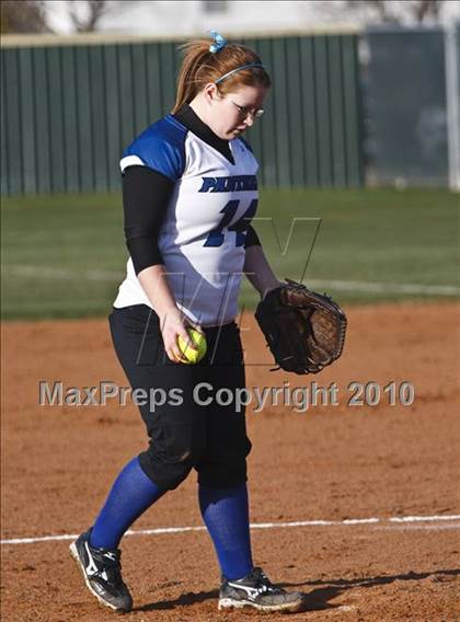 Thumbnail 1 in Summit vs. Midlothian (Mansfield Varsity Softball Tournament) photogallery.