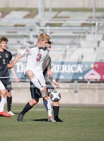 Thumbnail 2 in Kent Denver vs. Jefferson Academy (CHSAA 3A Final) photogallery.